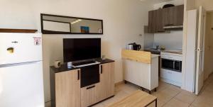 Studio with Balcony Pool & Parking