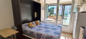 Studio with Balcony Pool & Parking