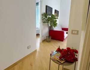 ARTEMISIA APARTMENT - Elegant spacious flat in NETTUNO City Center, just steps from the Sea, Beaches, Marina, Train&Bus Station