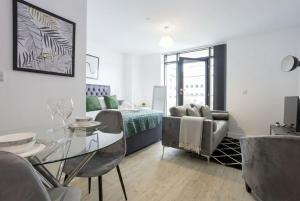 Modern Studio with Balcony in Manchester