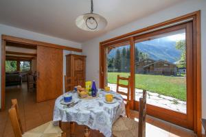 Chalet du Golf618 Family retreat for 9 next to Ski lifts - Happy Rentals