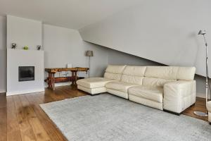 Spacious Old Town apartment with sauna