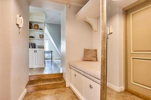 Spacious Old Town apartment with sauna
