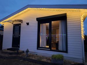 Happy Place is een modern en comfortabel chalet met een grote afgesloten tuin op de Veluwe, Recreatiepark De oude Driest