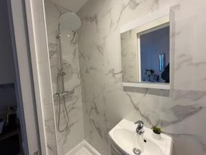 New 923 Suite Scarlett - Cosy Apartment Paris Center
