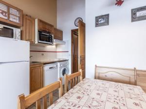 Charmant 2 pièces avec cheminée, près des pistes, garage inclus - FR-1-304-85