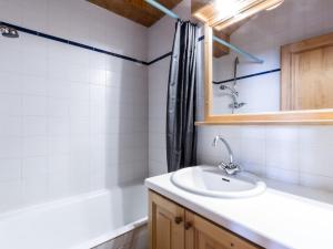 Charmant 2 pièces avec cheminée, près des pistes, garage inclus - FR-1-304-85