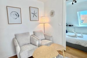 Bright Studio Seafront Balcony & Parking