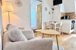 Bright Studio Seafront Balcony & Parking