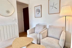 Bright Studio Seafront Balcony & Parking