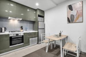 Elevated 1-Bed Retreat Near Crown