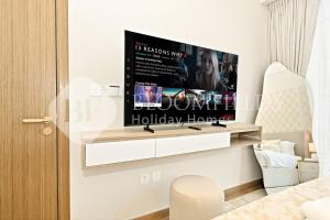 Grandeur 2BR in Azizi Riviera 67