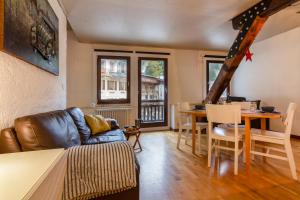 Le Bellevue 08 Cozy Alpine Flat | Pool & Mountain Views - Happy Rentals