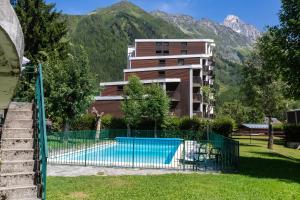 Le Bellevue 08 Cozy Alpine Flat | Pool & Mountain Views - Happy Rentals