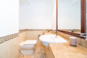 Spacious 1-BR Fairmount North Community View