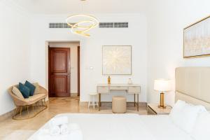 Spacious 1-BR Fairmount North Community View