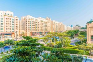Spacious 1-BR Fairmount North Community View