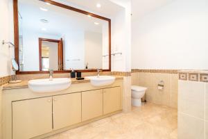 Spacious 1-BR Fairmount North Community View