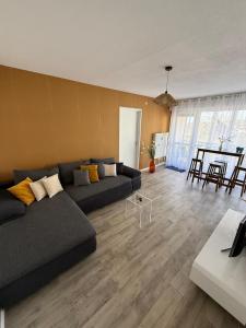 Appartement T2 rénové avec balcon et parking