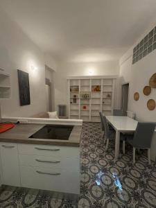 Charming Two-Room Apartment, Just a Short Walk from the M1 and M2 Cadorna Subway Stations