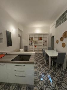 Charming Two-Room Apartment, Just a Short Walk from the M1 and M2 Cadorna Subway Stations