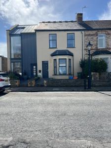 3 Bed Cardiff Bay View House