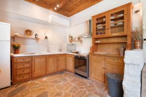 Katouna 4-bdrms bright home