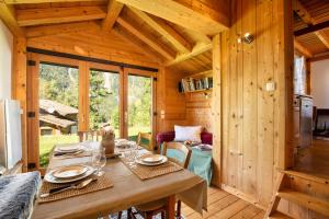 Chalet des Cristaux cosy alpine style for 5 - Happy Rentals