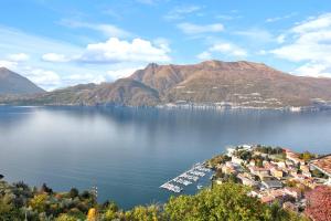 Ampia vista sul lago di Como