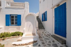 Blue Dolphin Antiparos Family Pool