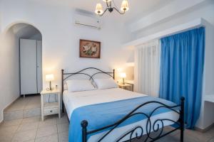 Blue Dolphin Antiparos Family Pool