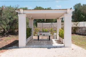 Trullo Eughenea Con Piscina