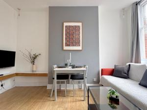 Clerkenwell Apartments by PrimeCityHosts