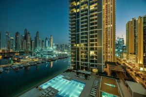 Vogue Vacation Homes, Beach Mansion Waterfront Living Emaar Beachfront near JBR and Palm Jumeirah, Two Bedroom Apartment with Balcony, and Private Beach, Access toAmenities