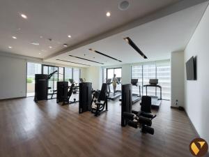 Vogue Vacation Homes, Beach Mansion Waterfront Living Emaar Beachfront near JBR and Palm Jumeirah, Two Bedroom Apartment with Balcony, and Private Beach, Access toAmenities