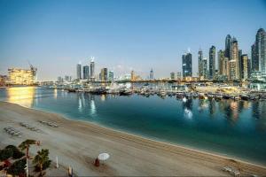 Vogue Vacation Homes, Beach Mansion Waterfront Living Emaar Beachfront near JBR and Palm Jumeirah, Two Bedroom Apartment with Balcony, and Private Beach, Access toAmenities