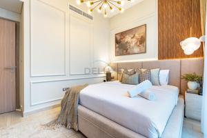 Near Meydan Racecourse, Minutes Car Drive to Downtown and Burj Khalifa, Azizi Riviera 44, Al Merkadh by Deluxe Holiday Homes