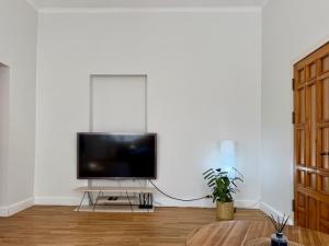 Modern 2-room flat in the city center