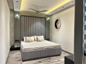 Homly stays, 4BHK Villa in the center of the city