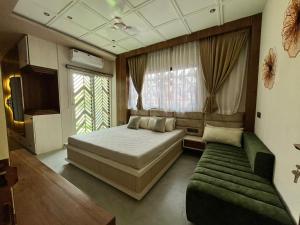 Homly stays, 4BHK Villa in the center of the city