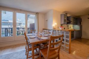 Apt Lyret1 Central Chamonix 4-Min Walk to Aiguille du Midi - Happy Rentals