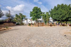 Moncoração Village