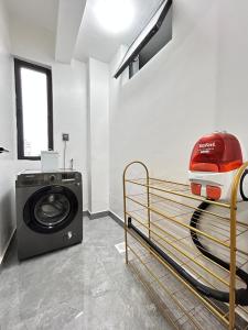 modern classy executively furnished three bedroom apartment with modern finishes ,swimming pool, fully fitted gym ,breathtaking city views and close proximity to major shopping malls and gourmet restaurants