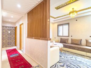 A - Family Airport Home - Spacious 3-Bedroom Apartment