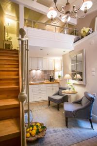 Village House Lianelia Boutique