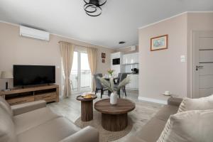 Apartamenty przy plaży Reymonta by Noclegi Renters