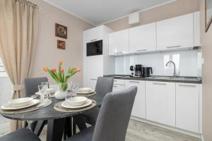 Apartamenty przy plaży Reymonta by Noclegi Renters