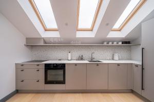 City Centre Apartment - 1km from Old Town