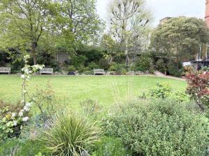 Beautiful trendy apartment sleeps 4