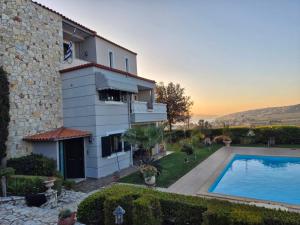 Villa Arena Theologos